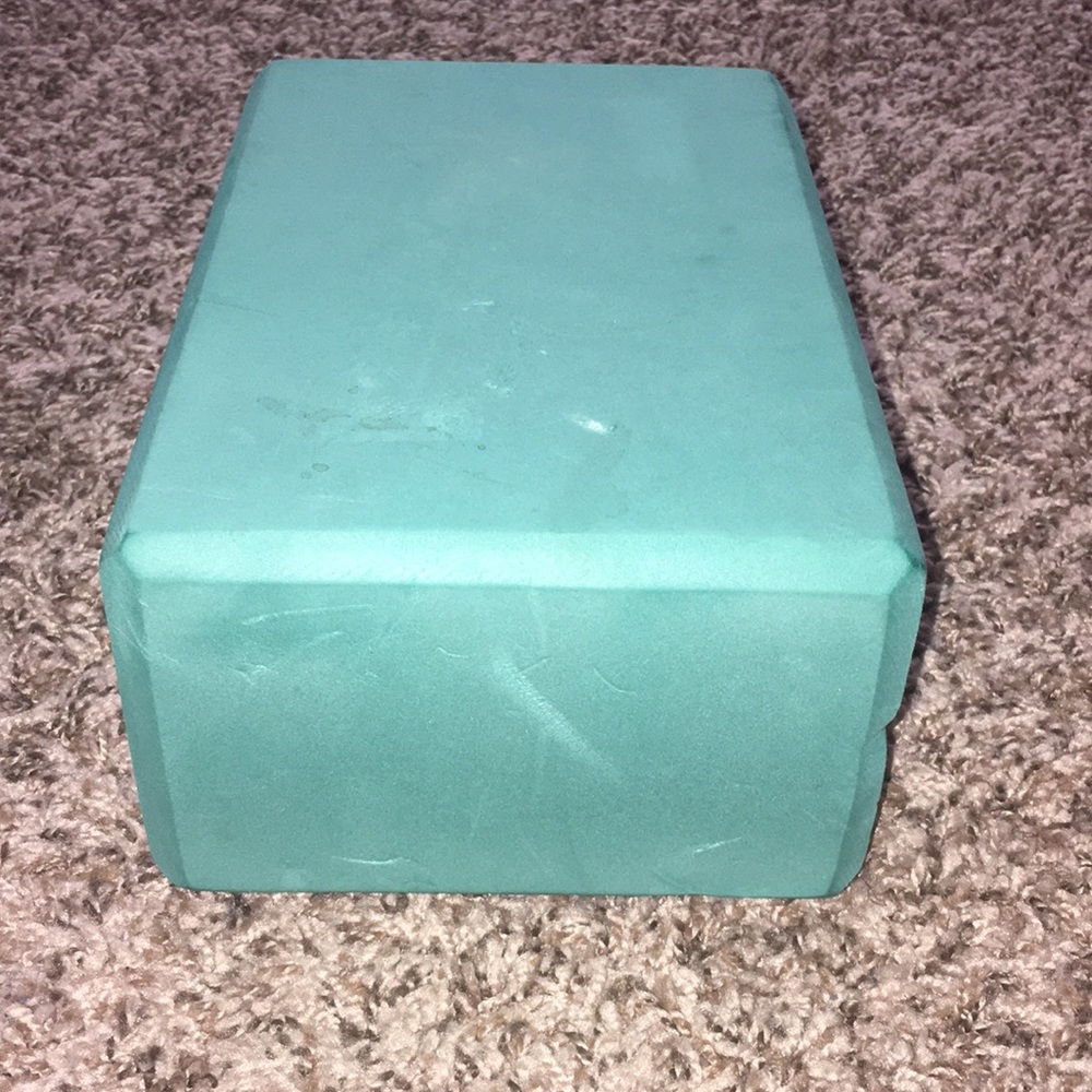 Green Yoga Block - Picture 3 of 4